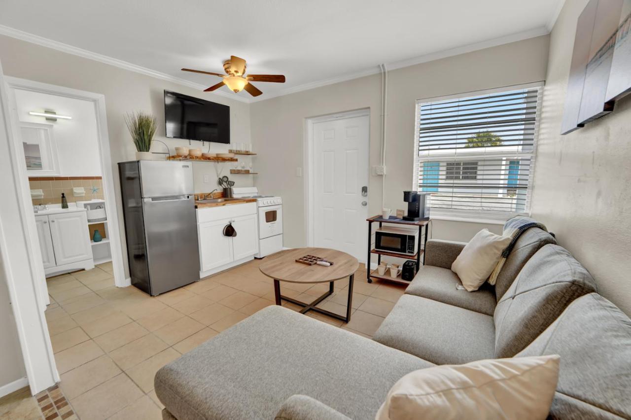 Sea Foam Suites Lower Grand Lagoon Exterior foto